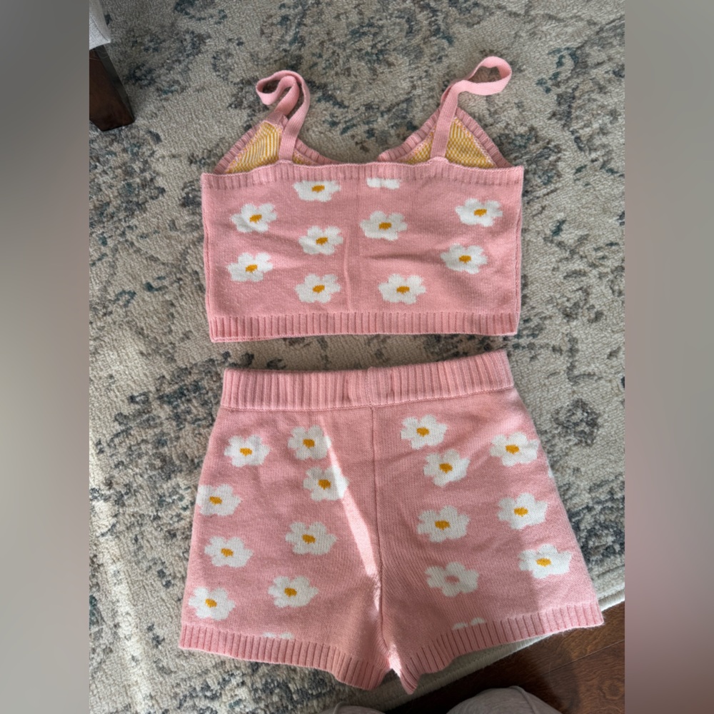 Pink Daisy Sweater Tank & Shorts - Picture 2 of 3